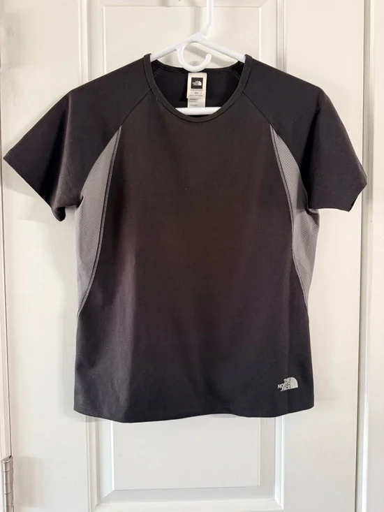 The North Face Women’s Black Short Sleeve Athletic Shirt Mesh Panels Size M - Picture 2 of 4